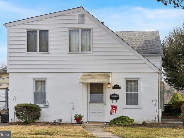 8613 Lykens Lane, Philadelphia PA 19128