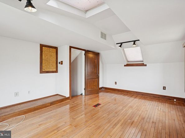 8613 Lykens Lane, Philadelphia PA 19128