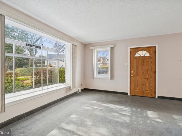 8613 Lykens Lane, Philadelphia PA 19128