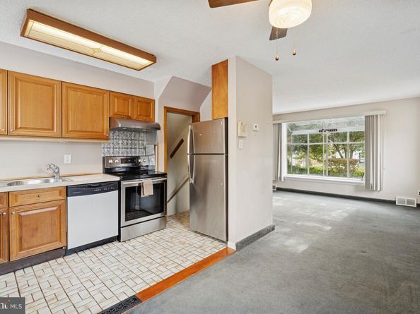 8613 Lykens Lane, Philadelphia PA 19128