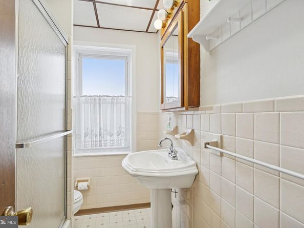 8613 Lykens Lane, Philadelphia PA 19128