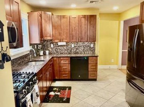 8 Stuart Avenue, Glenolden PA 19036