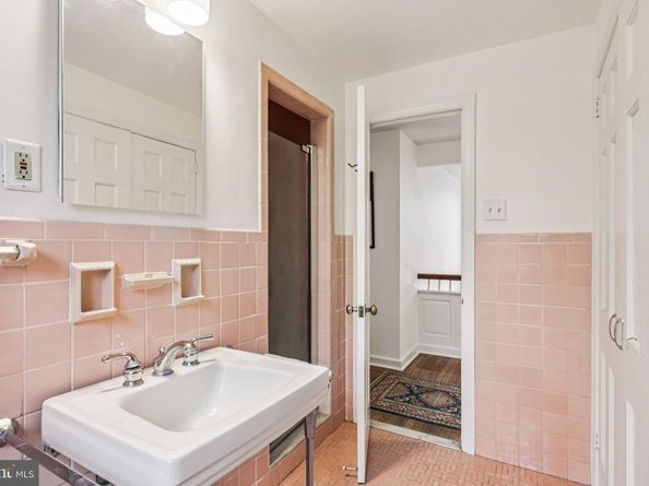 913 Field Lane, Villanova PA 19085