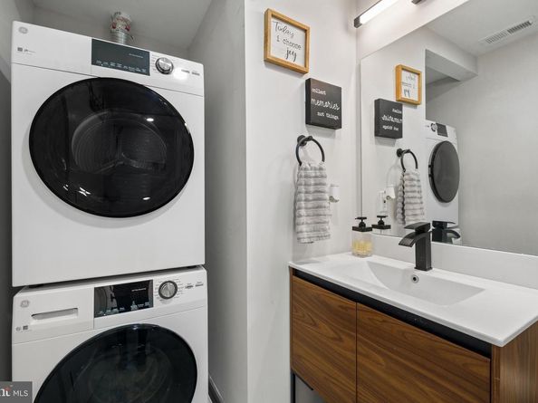 919 12TH Street NE A305, Washington DC 20002