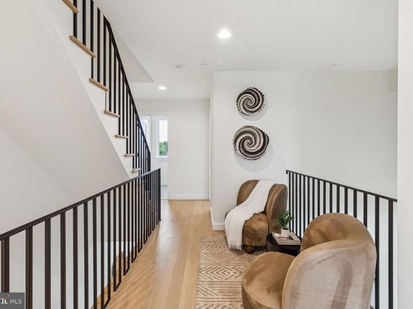 614 N Brenna Walk, Philadelphia PA 19123