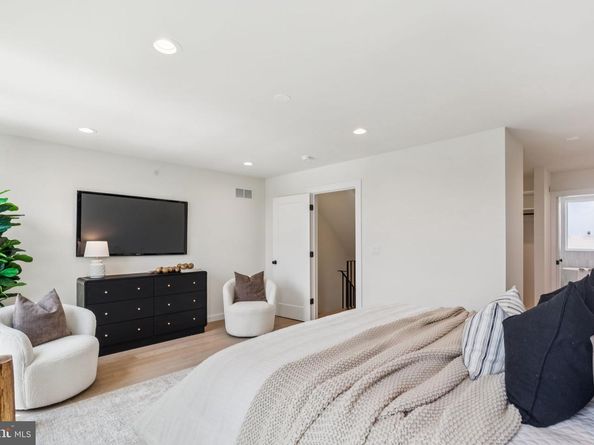 614 N Brenna Walk, Philadelphia PA 19123