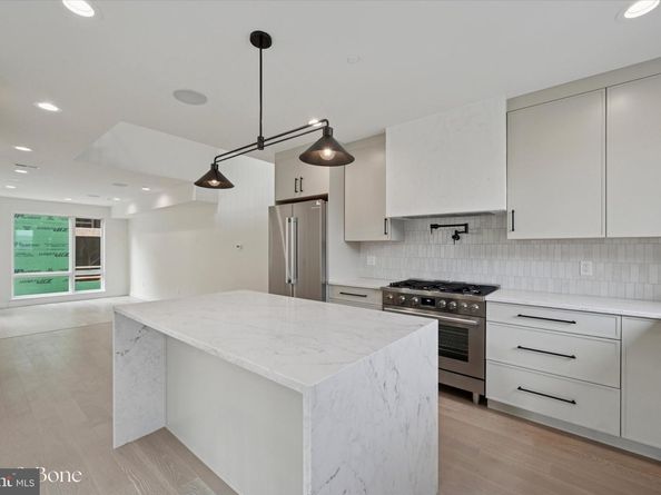 614 N Brenna Walk, Philadelphia PA 19123