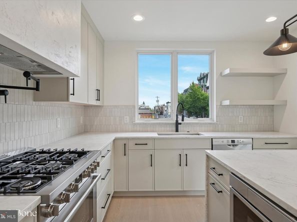 614 N Brenna Walk, Philadelphia PA 19123