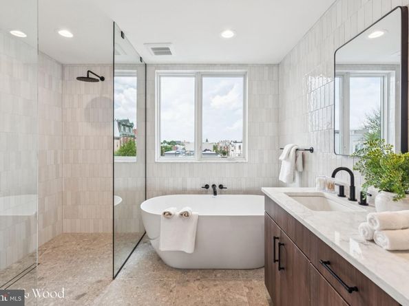 614 N Brenna Walk, Philadelphia PA 19123