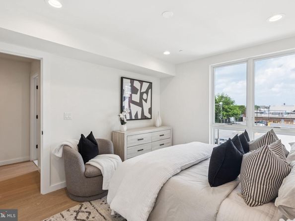 614 N Brenna Walk, Philadelphia PA 19123