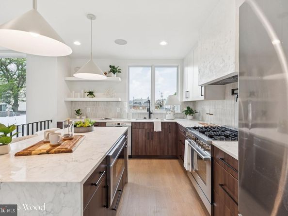 614 N Brenna Walk, Philadelphia PA 19123