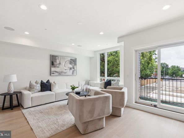 614 N Brenna Walk, Philadelphia PA 19123