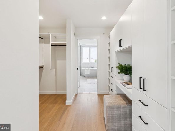 614 N Brenna Walk, Philadelphia PA 19123