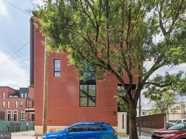 614 N Brenna Walk, Philadelphia PA 19123