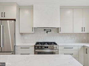 614 N Brenna Walk, Philadelphia PA 19123