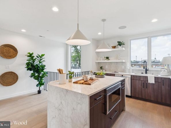 614 N Brenna Walk, Philadelphia PA 19123