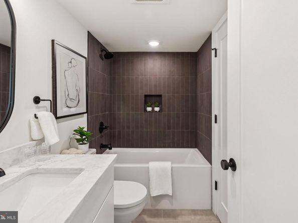 614 N Brenna Walk, Philadelphia PA 19123