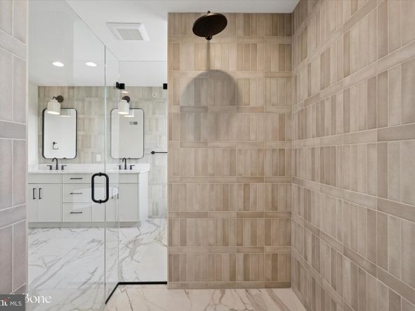 614 N Brenna Walk, Philadelphia PA 19123