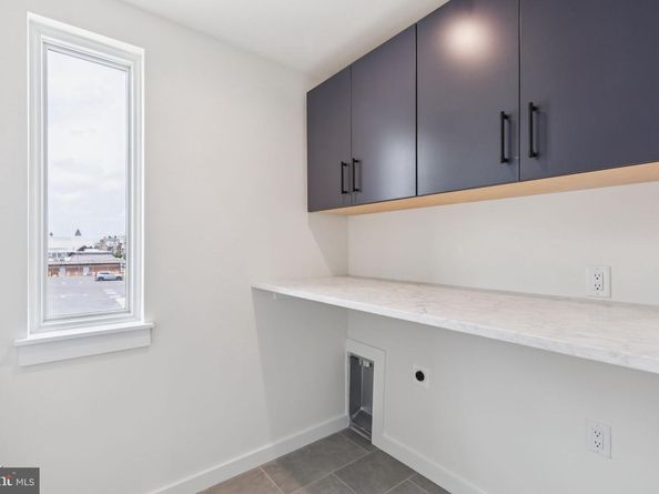 614 N Brenna Walk, Philadelphia PA 19123