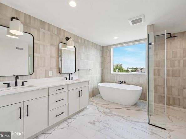 614 N Brenna Walk, Philadelphia PA 19123