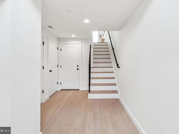 614 N Brenna Walk, Philadelphia PA 19123