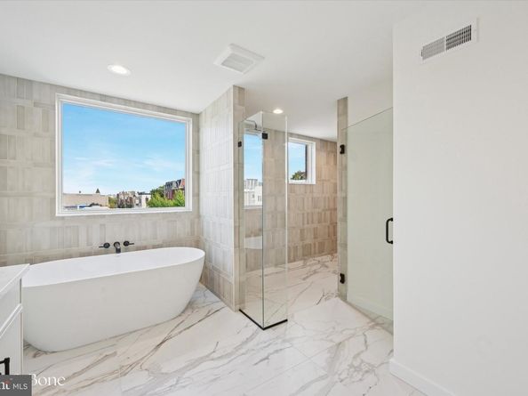 614 N Brenna Walk, Philadelphia PA 19123