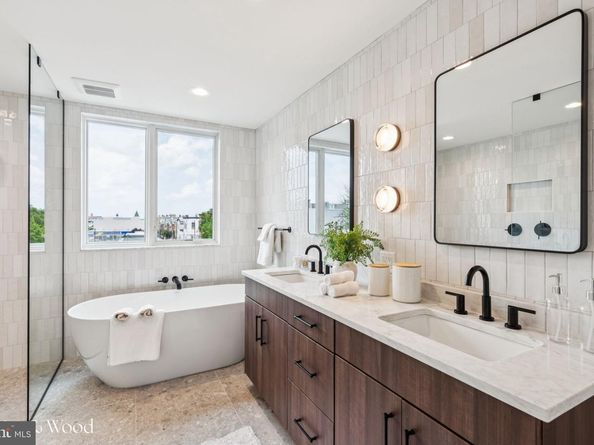 614 N Brenna Walk, Philadelphia PA 19123