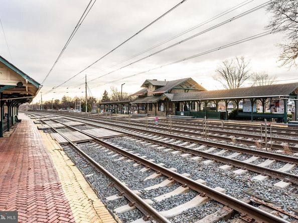 383 Lakeside Road 105, Ardmore PA 19003