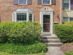 226 Commons Drive NW, Vienna VA 22180