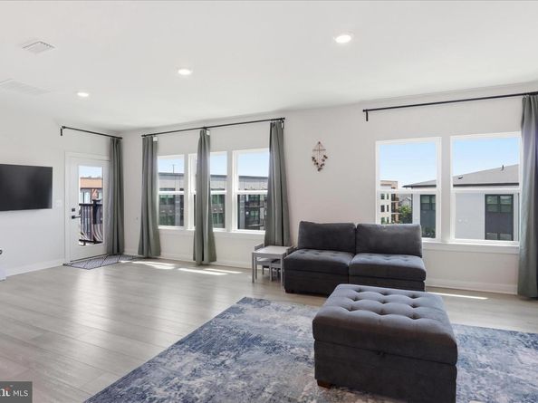 12850 Mosaic Park Way 2Y, Herndon VA 20171
