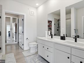 12850 Mosaic Park Way 2Y, Herndon VA 20171