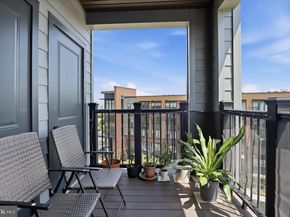 12850 Mosaic Park Way 2Y, Herndon VA 20171