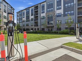 12850 Mosaic Park Way 2Y, Herndon VA 20171