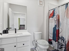 12850 Mosaic Park Way 2Y, Herndon VA 20171