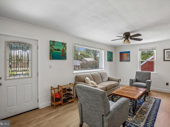 6813 Chestnut Avenue, Falls Church VA 22042