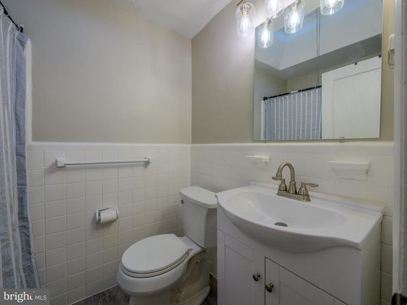 33 Mermont Circle, Darby PA 19023