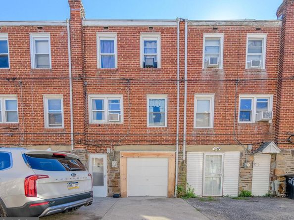33 Mermont Circle, Darby PA 19023