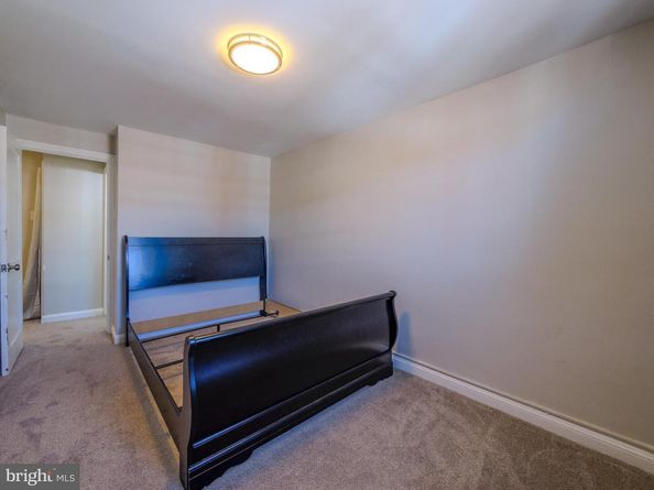 33 Mermont Circle, Darby PA 19023