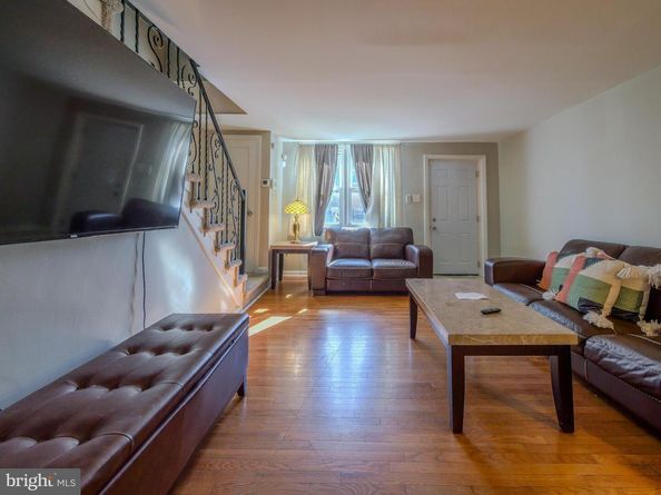 33 Mermont Circle, Darby PA 19023