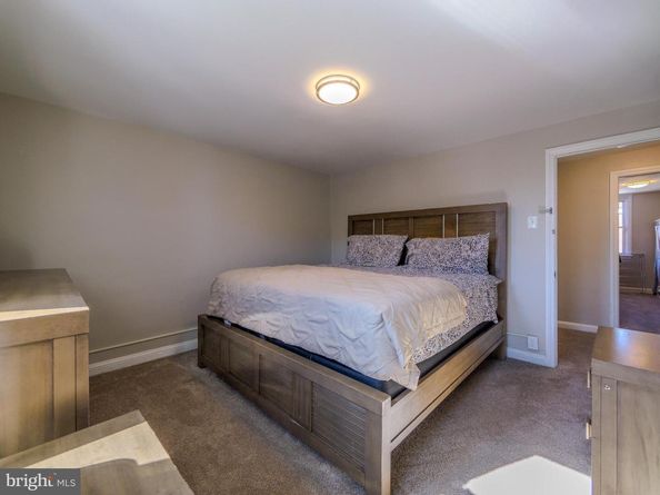 33 Mermont Circle, Darby PA 19023