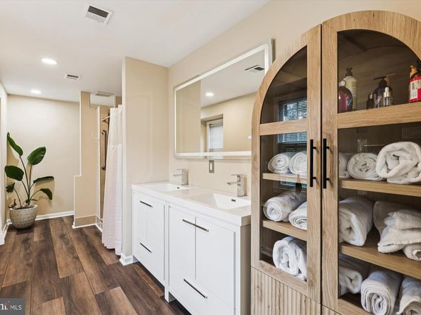 2484 Freetown Drive, Reston VA 20191