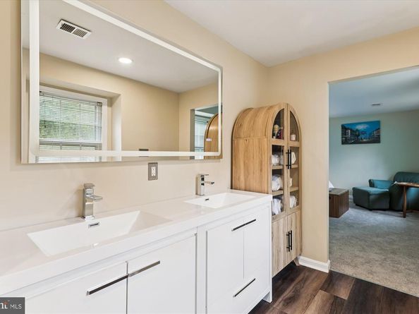 2484 Freetown Drive, Reston VA 20191