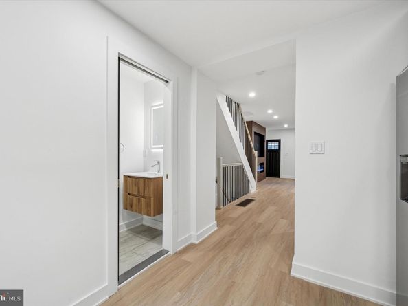 2334 S Warnock Street, Philadelphia PA 19148
