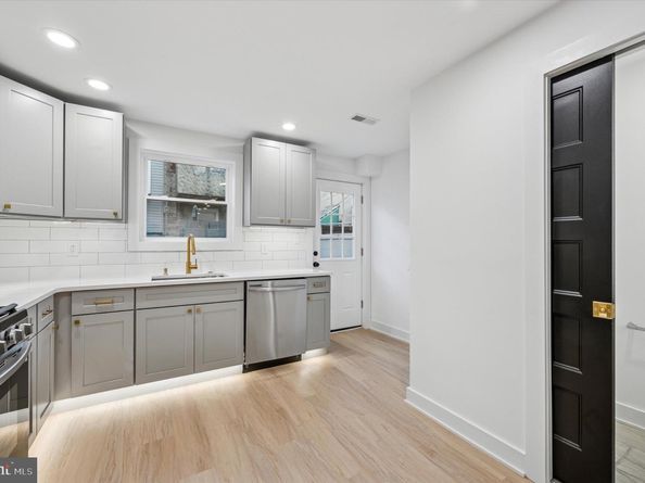2334 S Warnock Street, Philadelphia PA 19148