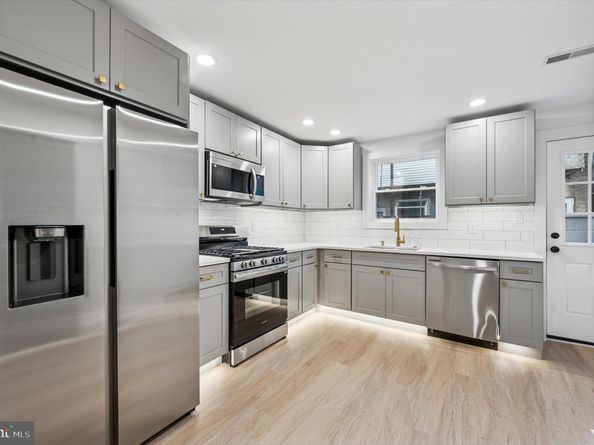 2334 S Warnock Street, Philadelphia PA 19148
