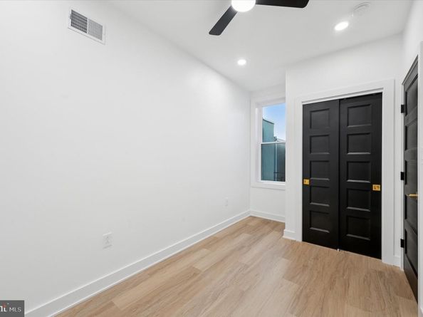 2334 S Warnock Street, Philadelphia PA 19148