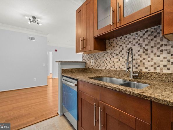 1570 Spring Gate Drive 7213, Mclean VA 22102