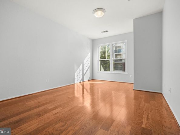 1570 Spring Gate Drive 7213, Mclean VA 22102