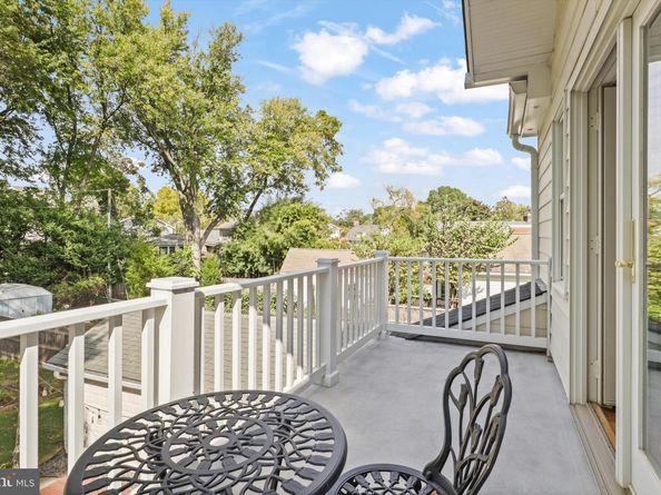 20 Sunset Drive, Alexandria VA 22301