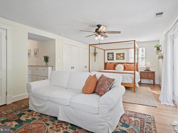 20 Sunset Drive, Alexandria VA 22301